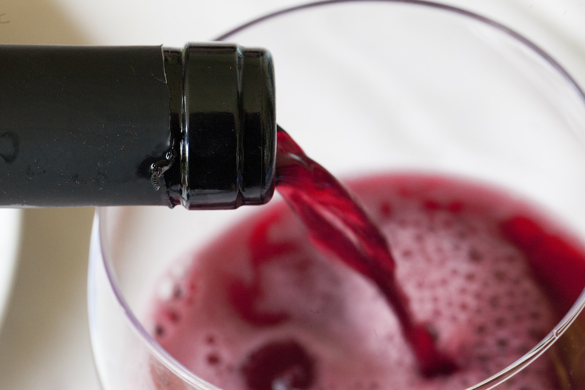 Lambrusco: storia, informazioni e curiosità su questo vino rosso frizzante