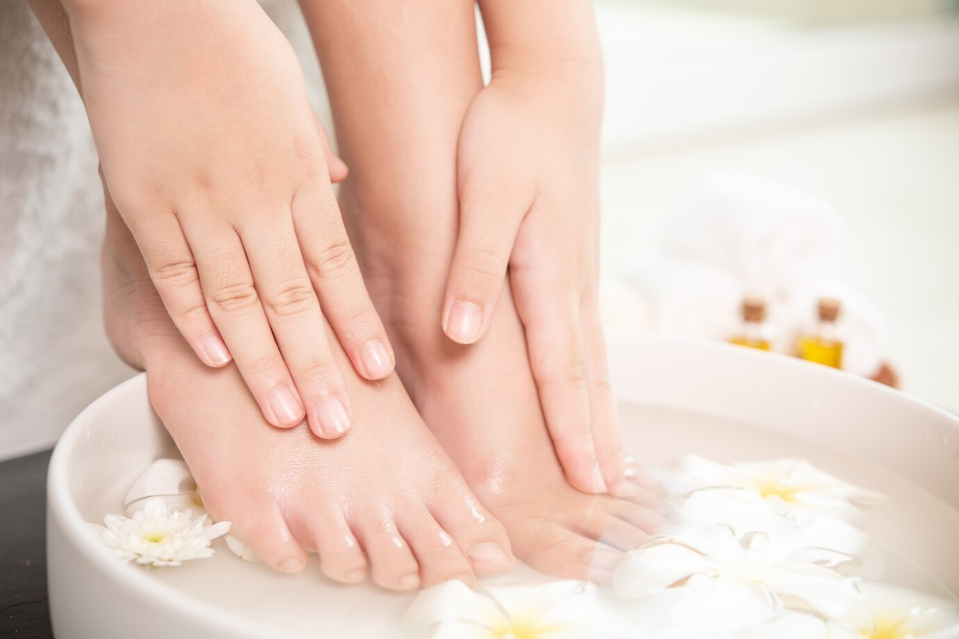 Prodotti per la cura di mani e piedi: come mantenerli morbidi e sani