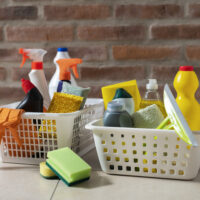 La spesa intelligente per la casa: quali detersivi conviene avere sempre in stock
