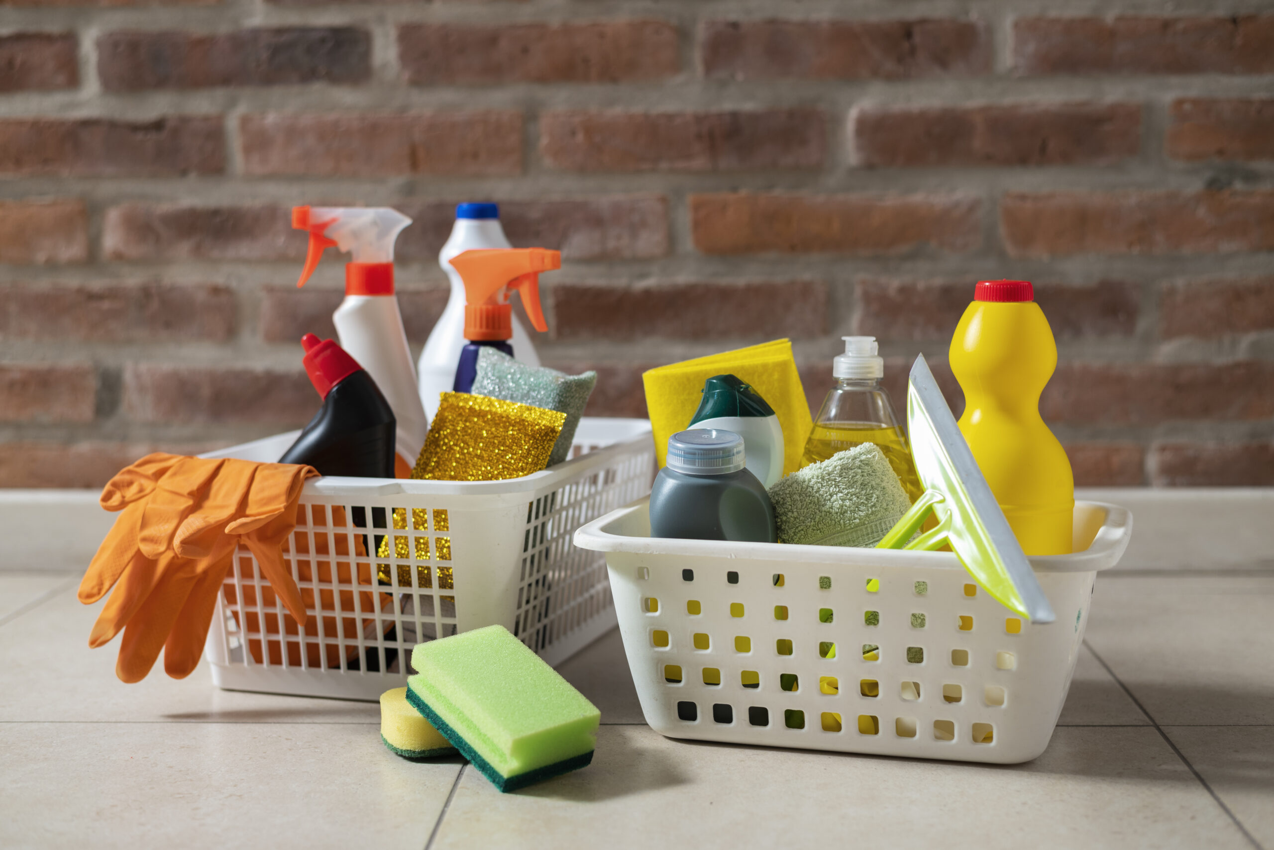 La spesa intelligente per la casa: quali detersivi conviene avere sempre in stock