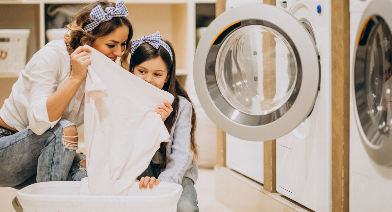 Come lavare i vestiti dei bambini in modo sicuro: guida ai detergenti delicati
