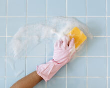 Come pulire la ceramica opaca e fare brillare le piastrelle