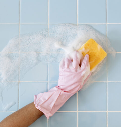 Come pulire la ceramica opaca e fare brillare le piastrelle