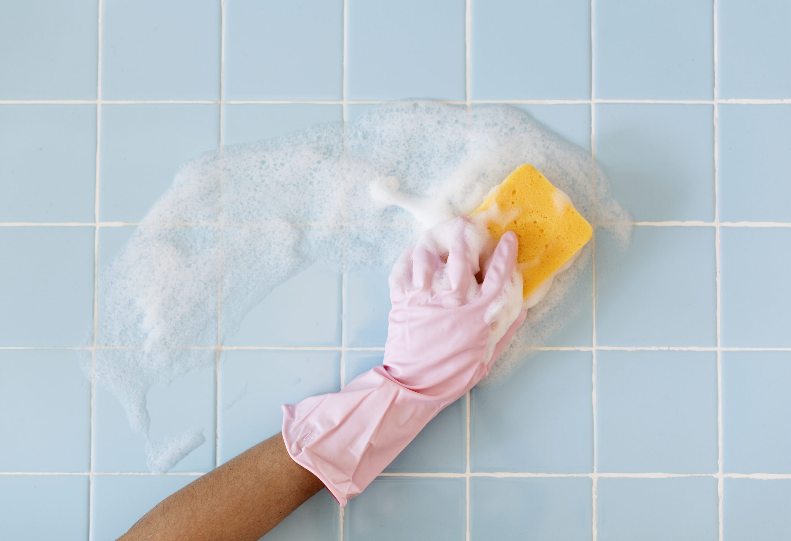 Come pulire la ceramica opaca e fare brillare le piastrelle
