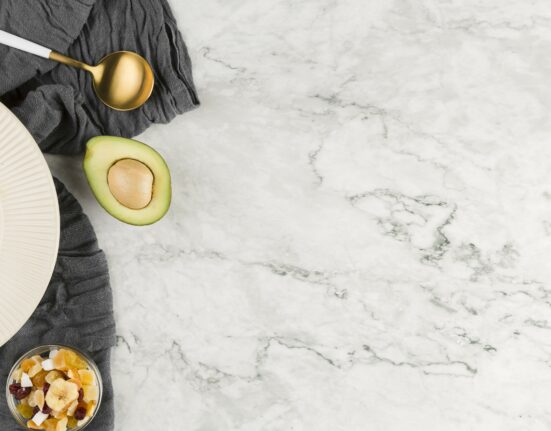 Superfici delicate in cucina: come pulirle senza danneggiarle