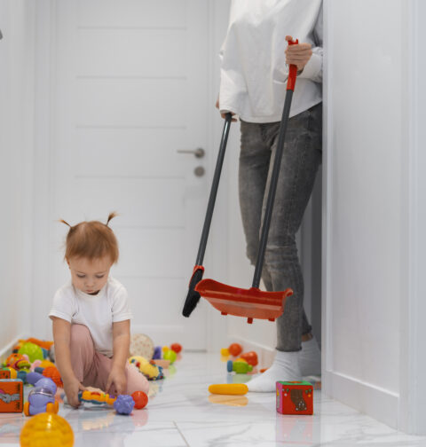 Come igienizzare giocattoli e superfici dei bambini senza rischi