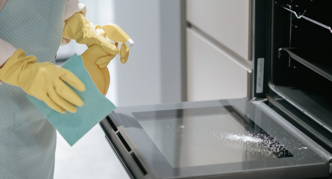 Come pulire il forno: guida completa per una pulizia efficace