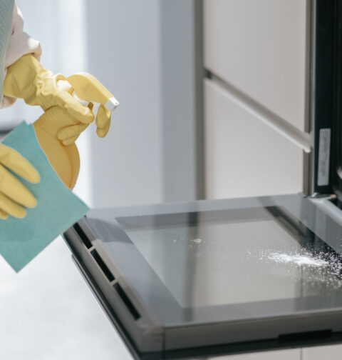 Come pulire il forno: guida completa per una pulizia efficace