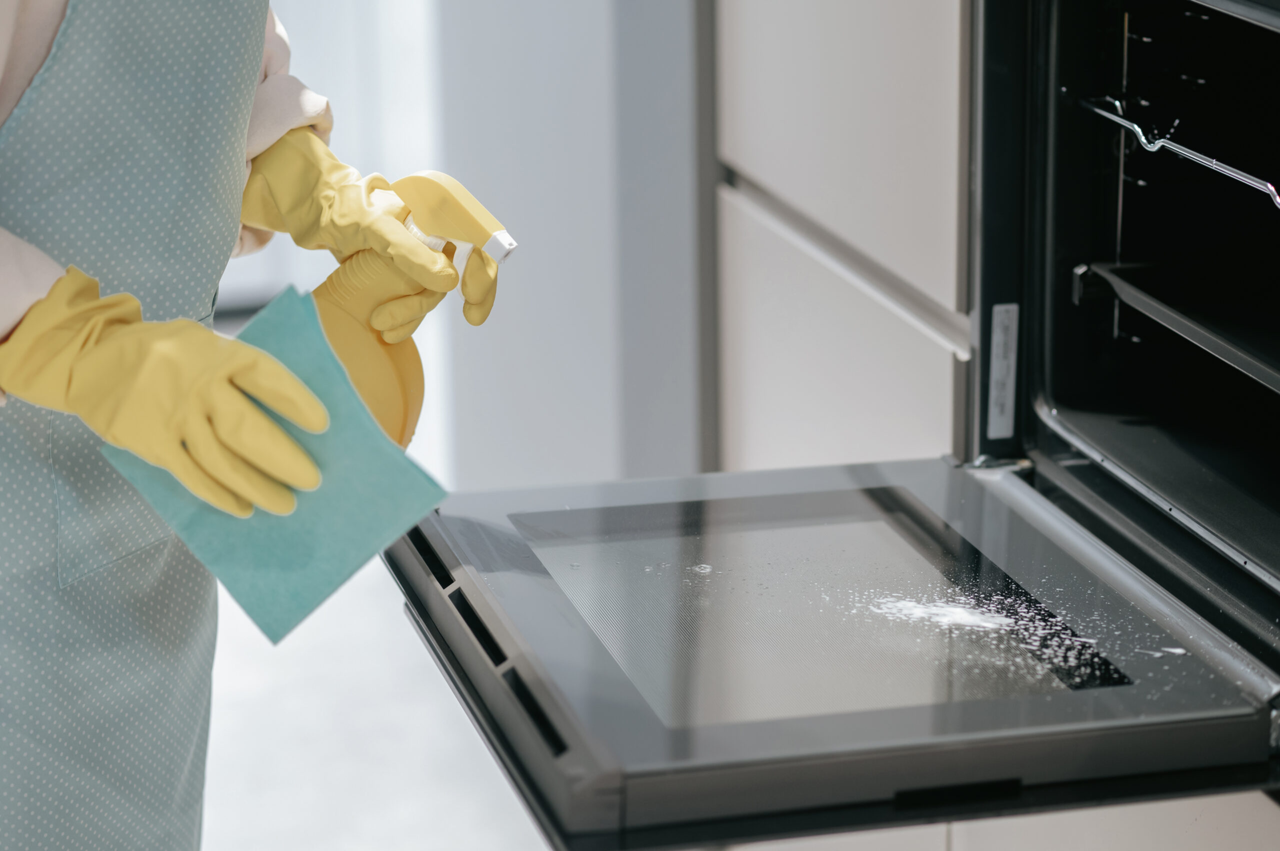 Come pulire il forno: guida completa per una pulizia efficace