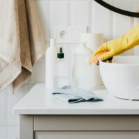 Come igienizzare il bagno: dai sanitari alle superfici
