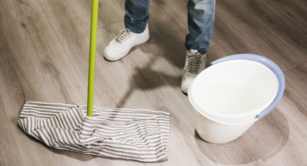 Come trattare pavimenti e parquet in autunno per proteggerli dall’umidità