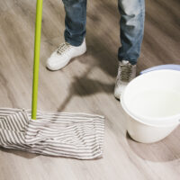 Come trattare pavimenti e parquet in autunno per proteggerli dall’umidità