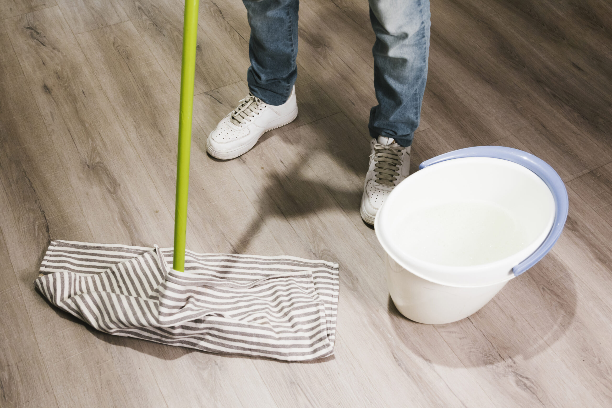 Come trattare pavimenti e parquet in autunno per proteggerli dall’umidità