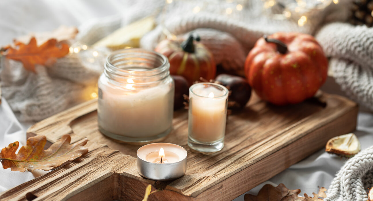 Idee per illuminare la casa con candele e luci calde in autunno