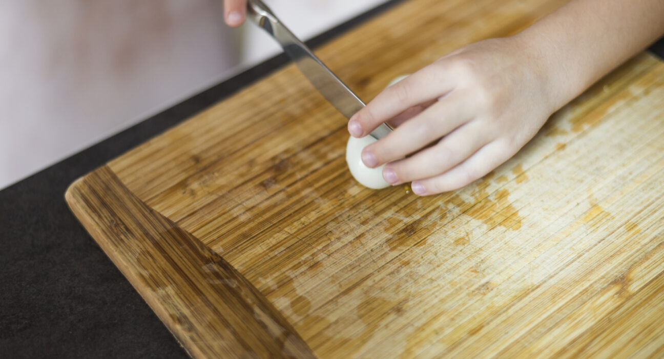 Come pulire il tagliere: metodi efficaci per igiene e durata