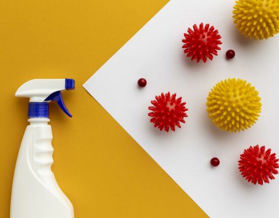 Sgrassatori versatili: come usare un potente alleato della pulizia in tutto l’appartamento