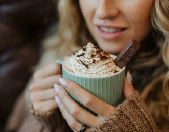 Bevande calde per l’inverno: cioccolata, tisane e infusi speziati