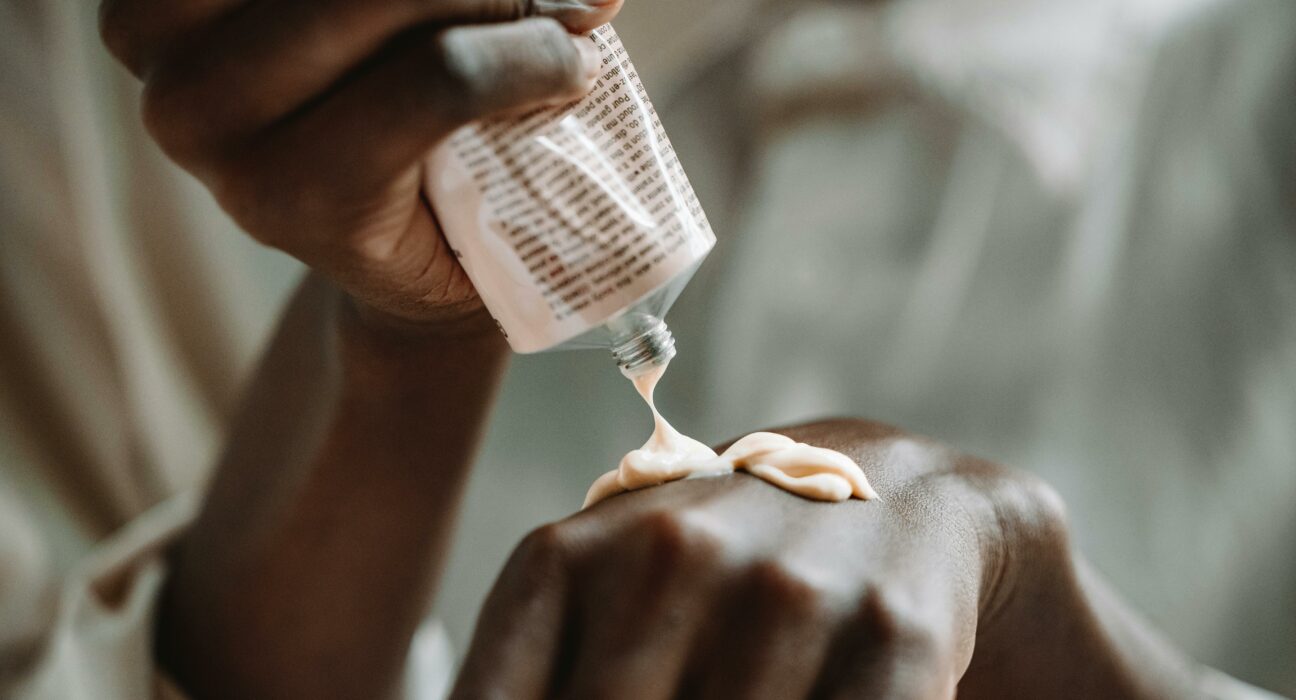 Cura della pelle in inverno: idratazione e trattamenti quotidiani