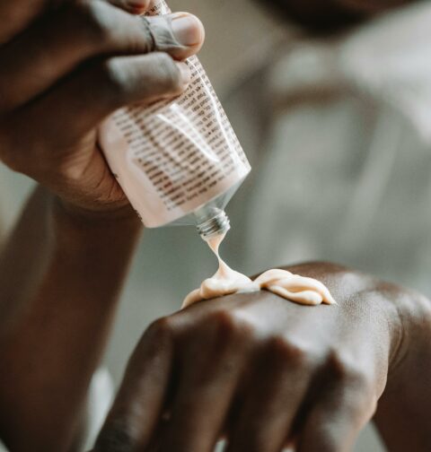 Cura della pelle in inverno: idratazione e trattamenti quotidiani