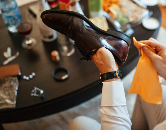 Pulizia e cura delle scarpe e degli stivali: prepararsi alle giornate umide d’autunno